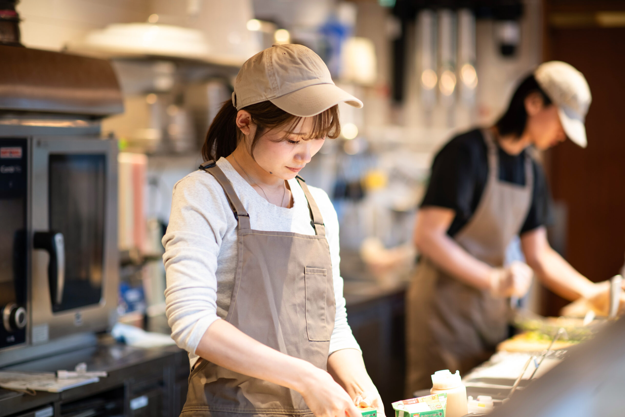 Welcome to Chopped Salad Day!  Our promise is simple: Healthy, Fresh, Delicious.  All day, every day.：チョップドサラダデイは健康的で美味しく新鮮な食をお届けすることにコミットしています。