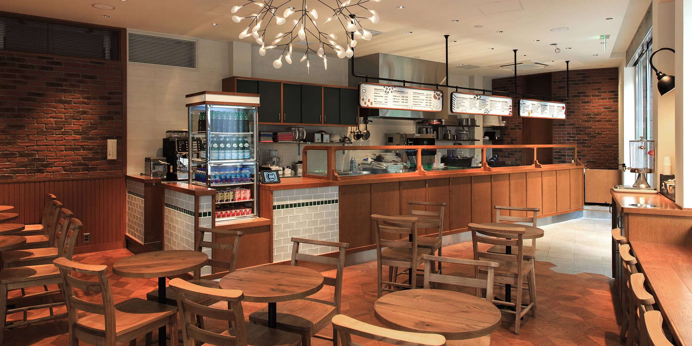 With nearly 30 years leading the food service business, our founder is a total foodie!  He realized early on that being healthy and being happy go hand-in-hand.  That's why he made it his mission to bring our community fresh, delicious food that fits easily into everyday life.：フーディーでもある我々のファウンダーは30年以上の飲食事業の経験から、幸せと健康は相伴うということを知っています。よって、コミュニティーにそのエッセンスを吹き込むためのコンセプトを提供することは自然な流れでした。